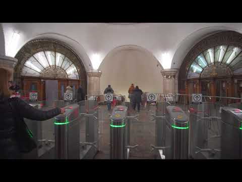 Видео: Russia, Moscow, Metro night ride from Белорусская to Добрынинская + walk to Макдоналдс