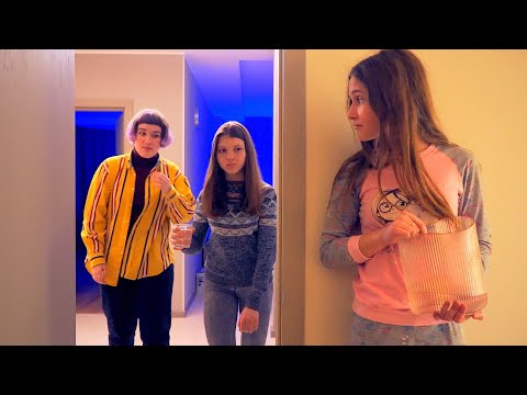 Видео: СТРАННЫЕ ПОДРУГИ!!