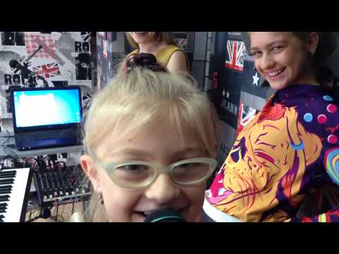 Видео: Зина собирается на Новую Фабрику Звезд (2017)