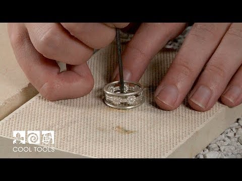 Видео: Крутые инструменты | Узорчатые проволочные кольца от Карен Трекслер