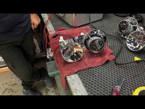 Видео: Установка светодиодных Bi Led линз в фары Opel Astra H