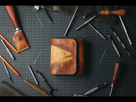 Видео: Fishing Lure Wallet DIY  Leather carving  Кошелек для воблеров