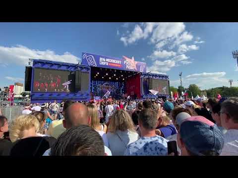 Видео: День московского спорта и звёзды русского радио в Лужниках