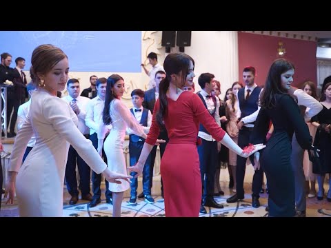 Видео: ЛЕЗГИНКА / Lezginka (Caucasus Dance Batlle !!! Beautiful girls & Incendiary guys