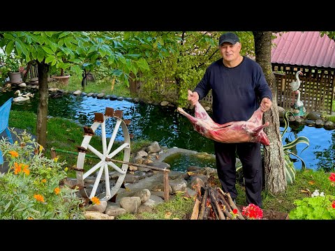Видео: Целый козел на водяном вертеле | Roasting a Whole Goat on a Water Spit
