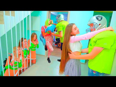 Видео: ШТА ДИАНА РАДИ У ШКОЛИ ТОКОМ ЧАСОВА? 👀 Фото за Смајл и нови пар 💑💥