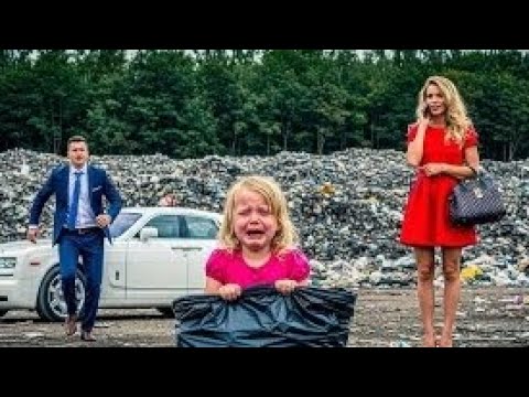 Видео: 😱💔 Мачеха выбросила бедную девочку на свалку… 😢 Но вдруг остановился внедорожник миллионера! 🚙✨ 