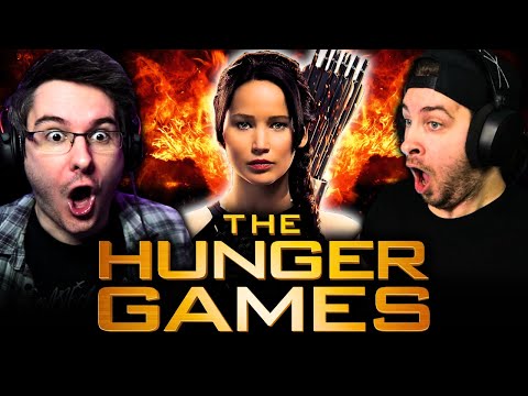 Видео: НАШ ВПЕРВЫЕ СМОТРИМ *ГОЛОДНЫЕ ИГРЫ* | Групповая реакция на фильм