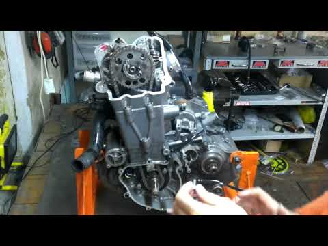 Видео: Сборка двигателя KTM 690
