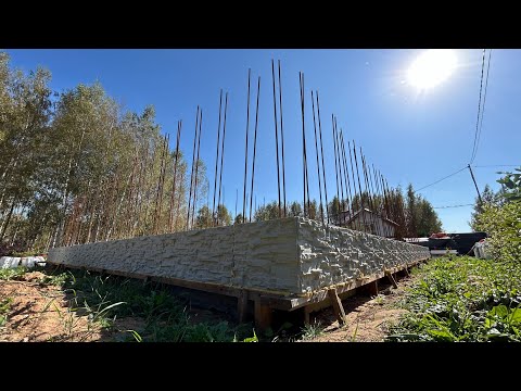 Видео: ПЕРВЫЙ РЯД несъёмной опалубки-облицовки "Техноблок" / собран и забетонирован