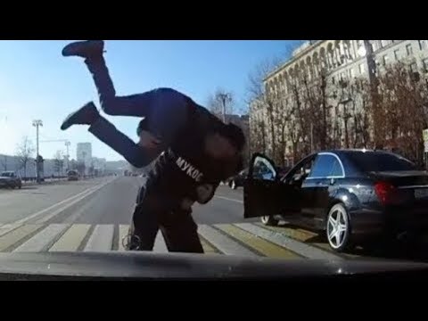 Видео: Такое Редко Увидишь! 1000 Случаев на Дороге, которые Повезло Снять на Камеру