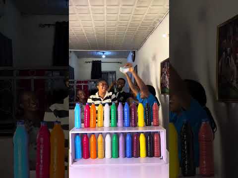 Видео: САМОЕ ИНТЕРЕСНОЕ, ЗАБАВНОЕ И ОЧЕНЬ ЗАБАВНОЕ СЕМЕЙНОЕ ИСПОЛНЕНИЕ ПО ПОДБОРУ ЦВЕТА БУТЫЛОК