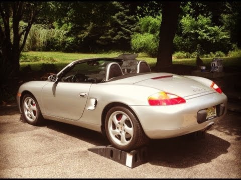 Видео: ИНСТРУКЦИЯ: Замена масла в Porsche Boxster S и Non-S (модели 986 и 987 1997–2008 гг.)