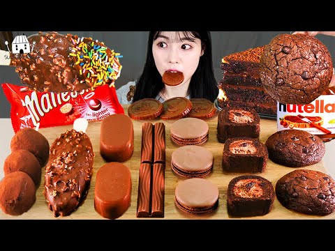 Видео: ASMR MUKBANG | Шоколадные десерты (S'mores, Brownie, Mochi roll, Macaroon, Maltesers, Cake)