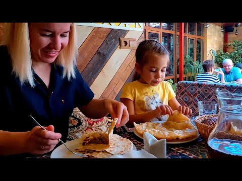 Видео: Пробуем узбекский ПЛОВ, Чебуреки и Янтык. Попали в ДТП 😕 Съездили на море.