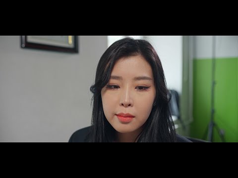 Видео: Үсээ индүүдэж байгаад түлчихсэн гээд байхад итгэхгүй юм 😡😂