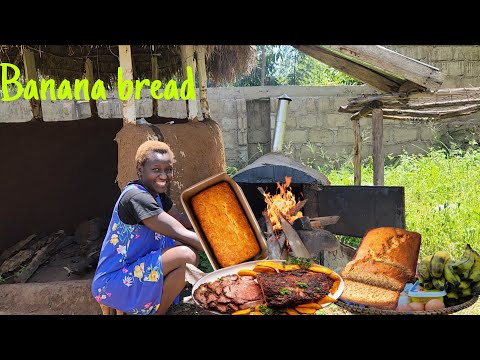 Видео: От деревенского огня до волшебства печи: праздничное сочетание бананового хлеба и жареного мяса