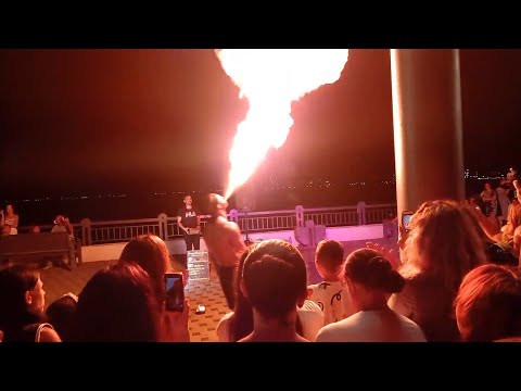 Видео: Ночная бочка. Анапа. Море. Уличные шоу. июль2023