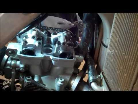 Видео: Инструкция: проверка клапанов YZ250F