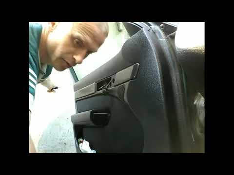 Видео: Как снять обшивку карту передней двери AUDI A6 C4/demontaz boczka drzwi przod/door panel removal!!!