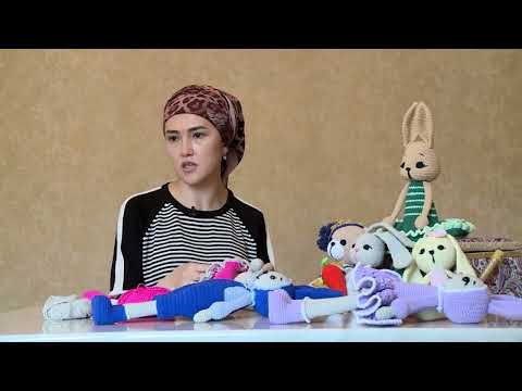 Видео: Үйдө отуруп эле куурчак токуп, өзүнүн чакан бизнесин жүргүзүп келе жаткан  Уулбу Каныбекова