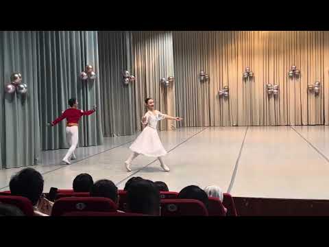 Видео: Малое адажио из балета Щелкунчик студент 2 курса Бакаев Чынгыз и Студентка 3 курса Черкасова Мария 