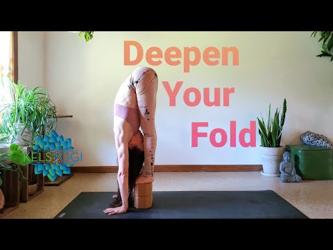 Видео: Советы по углублению наклона вперед, сидя или стоя.