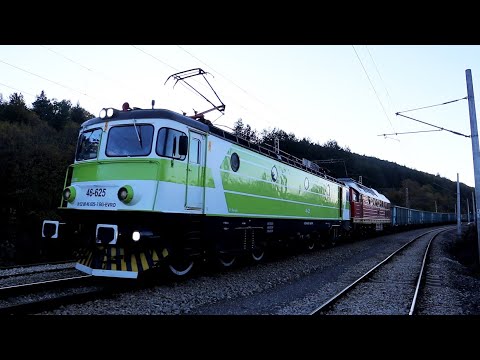 Видео: Красиви влакчета на "Еврoинженеринг" и "PIMK Rail" се срещат на ЖП гара Макоцево...