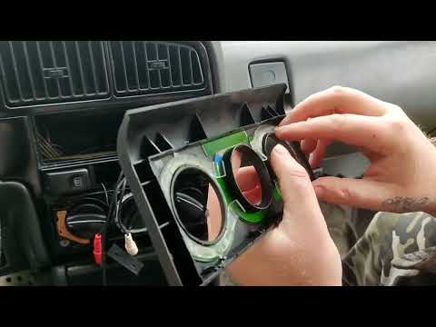 Видео: Пассат Б3 реставрация панели под магнитолу.