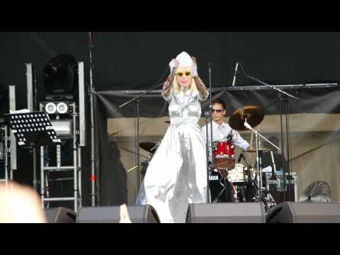 Видео: Жанна Агузарова - 16 - Не упрекай - 13.07.2013 - Пикник Афиши (Москва, Коломенское)