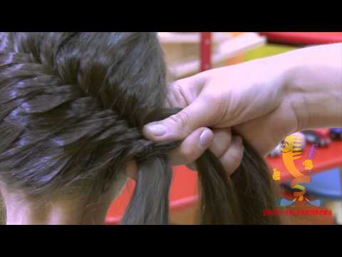 Видео: Плетём ребёнку: коса "рыбий хвост" на голове