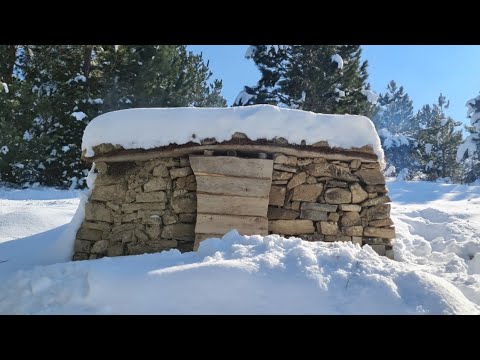 Видео: От начала до конца, Полное видео, Каменный дом, Зимний лагерь, Камин, Укрытие, Кустарниковое ремесло