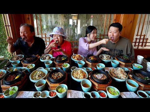 Видео: Корейская еда! Разнообразный рис в горшочках с горячими камнями! - Кулинарное шоу Мукбанг.
