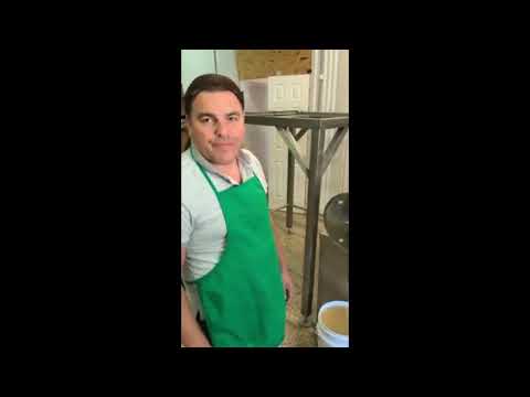Видео: Аппарат для производства крем-мёда КримПел (Канада)