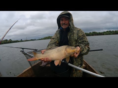 Видео: Уловистая мастырка на карася. Ловля карпа на удочку.