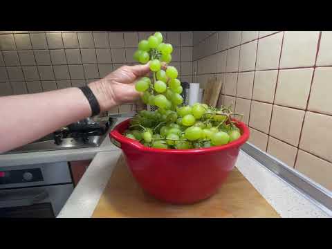 Видео: Виноградный сок без пресса быстро и удобно! #виноградныйсок