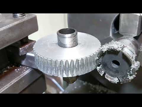 Видео: Великолепная технология изготовления теплых шестерен на токарном станке.