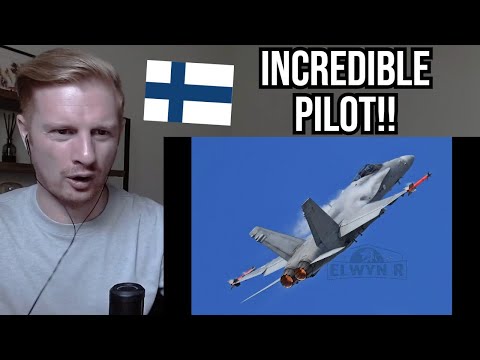 Видео: Реакция на впечатляющий показ истребителей F-18 Hornet ВВС Финляндии