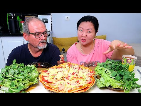 Видео: МУКБАНГ ОЧЕНЬ МНОГО ПИЦЦЫ и ОЧЕНЬ МНОГО ЗЕЛЕНИ