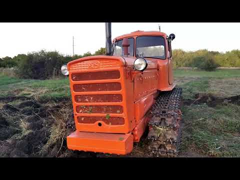 Видео: ДТ-75, ВСПАШКА ЦЕЛИНЫ 3х КОРПУСНЫМ ПЛУГОМ