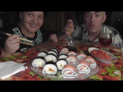 Видео: MUKBANG RUSSIA.ROLLS.РОЛЛЫ домашние ВПЕРВЫЕ по-нашенски,а  ЖАРКОЕ ЛУЧШЕ...не впечатлили роллы...