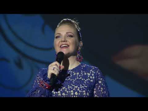 Видео: Марина Девятова - Течет река Волга