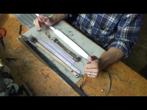 Видео: Ремонт и перешивка ремней для музыкального инструмента баяна