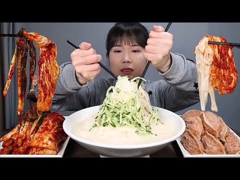 Видео: Скучные, кимчи, лапша, перо, мукбанг.