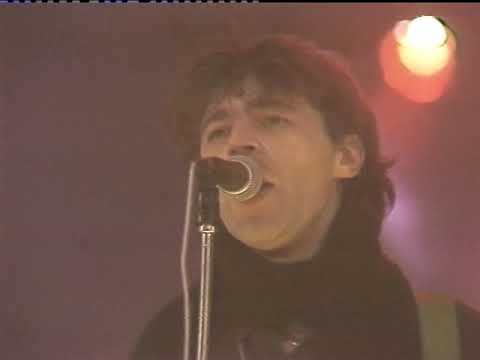 Видео: Кошкин Дом - рок-группа  (композиция"Яблочный край")1992 г. выступление в Мончегорске