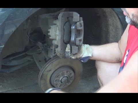 Видео: Заміна передніх гальмівних колодок Peugeot 508