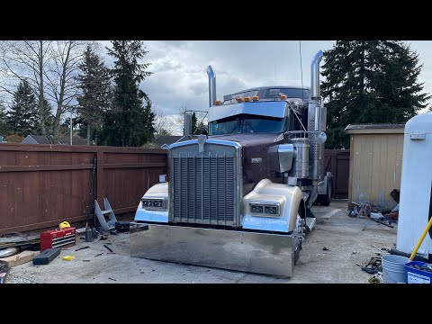Видео: Замена коллектора и генератора Kenworth W9