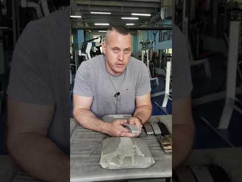 Видео: Как выбрать карабин на пояс для пауэрлифтинга?!