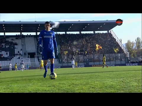 Видео: Феновете на Локомотив удариха с бутилка в главата вратаря на Ботев Даниел Наумов