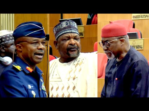 Видео: Новый начальник штаба ВВС обещает быть беспощадным — смотрите показ фильма «Сандей Анеке» с юго-в...